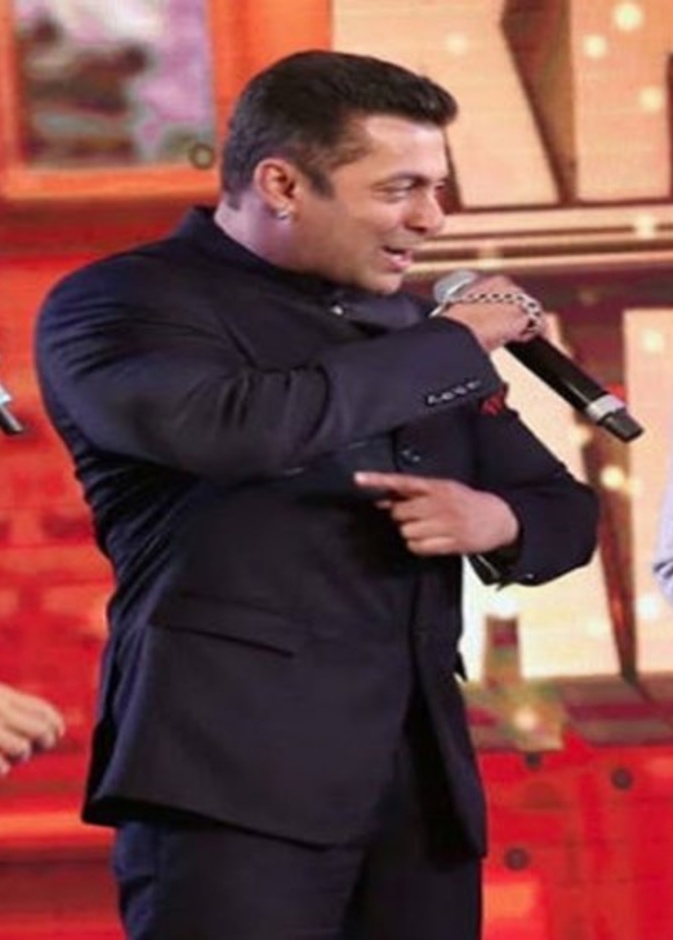 الثلاثي شاروخان وسلمان خان وعامر خان يتقابلون سرا