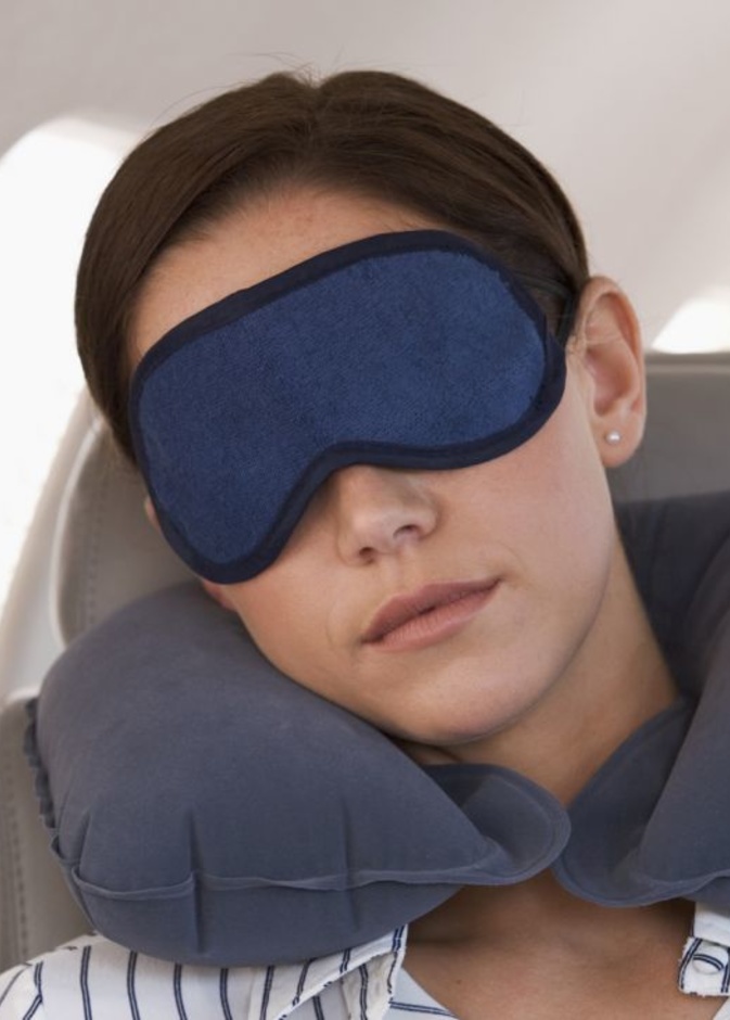 نوم هانئ في الطائرة