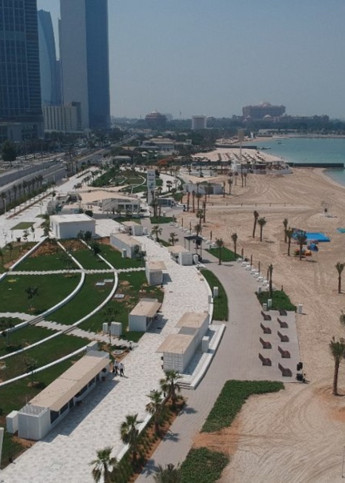 افتتاح منطقة السباحة لشاطئ "ع البحر" في كورنيش أبوظبي