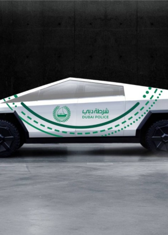 مرصد المستقبل يصمم "سايبرترك" على شكل سيارات دوريات شرطة دبي
