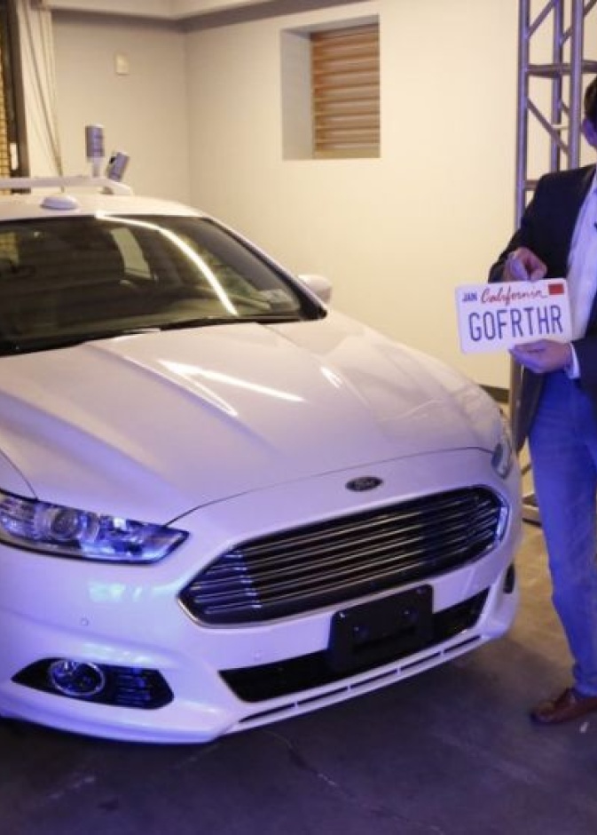 "غوغل" و"فورد" تتعاونان لتطوير سيارات ذاتية القيادة..