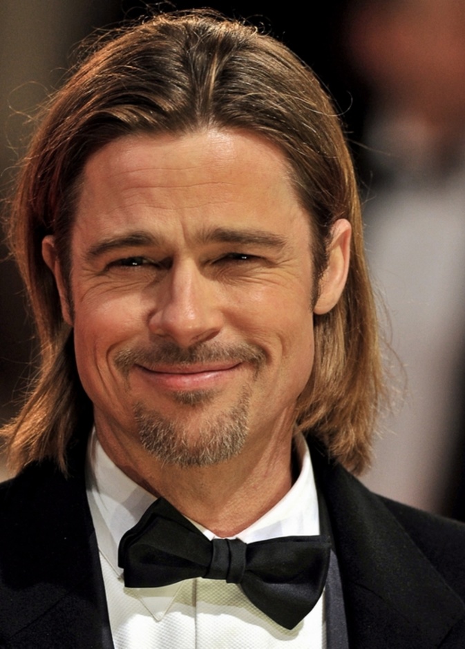 براد بيت بالشعر الطويل