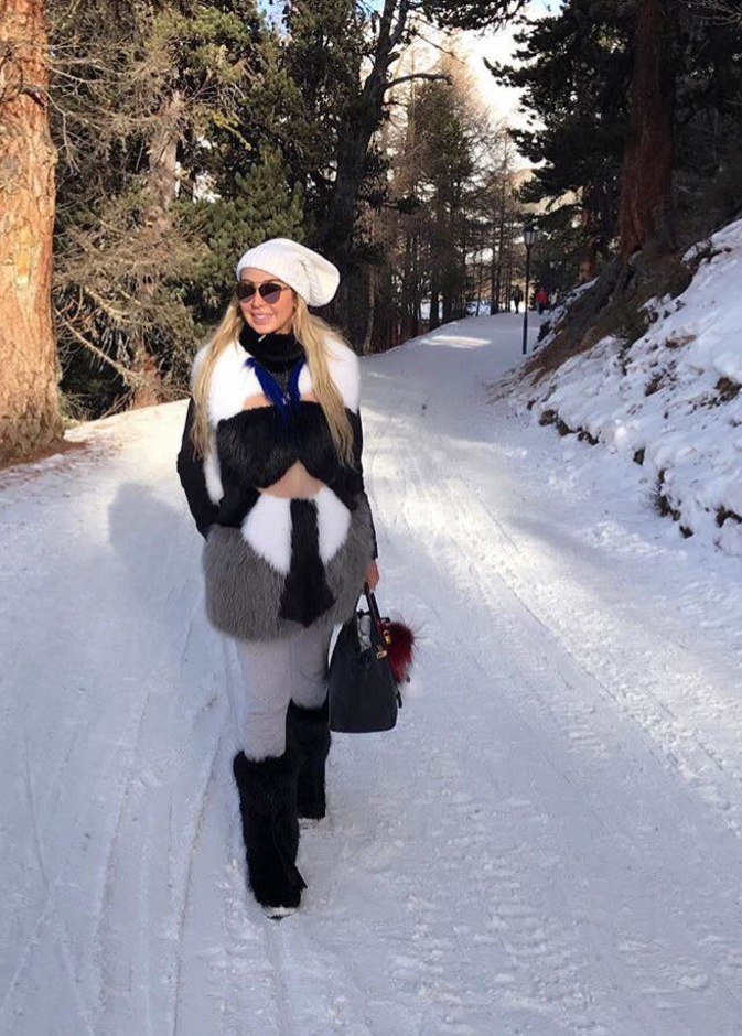 جويل مردينيان في أحضان الثلوج في سويسرا