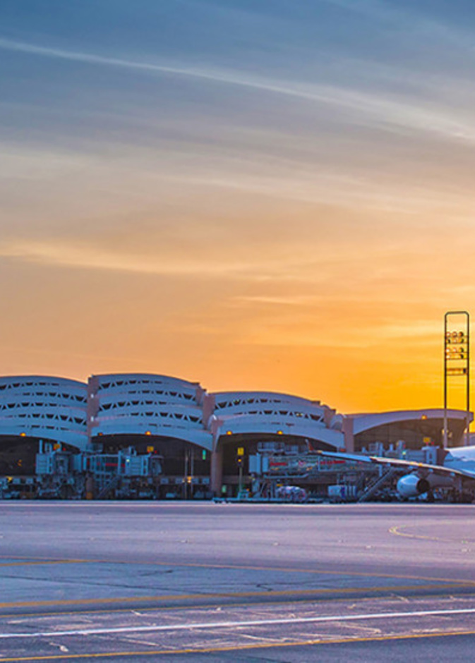 السعودية تمدد حظر الرحلات الجوية لأسبوع آخر