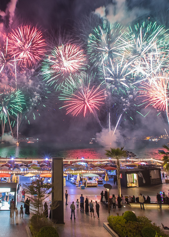 عروض الألعاب النارية المذهلة في "ذا بييتش" مقابل جميرا بييتش ريزدنس بمناسبة رأس السنة الجديدة