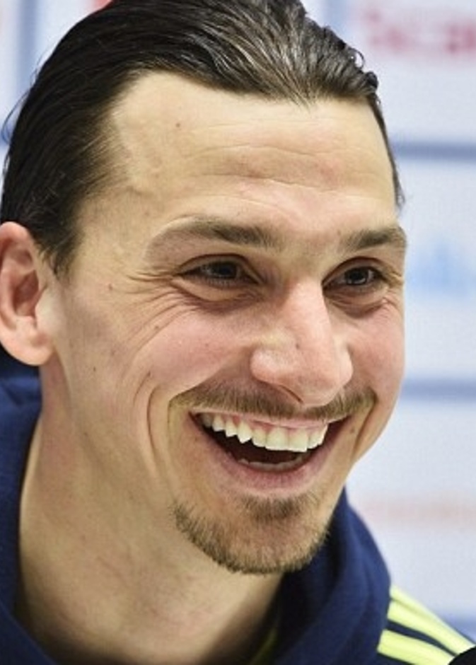 ابراهيموفيتش تلقى عروضا للعب في الارسنال وتشلسي