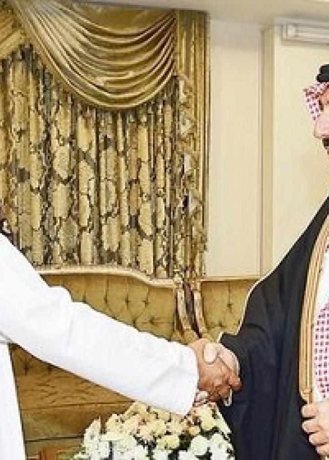 أمير نجران يستقبل مواطن اماراتي عفى عن قاتل اخيه السعودي قبل اعدامه بدقائق معدودة