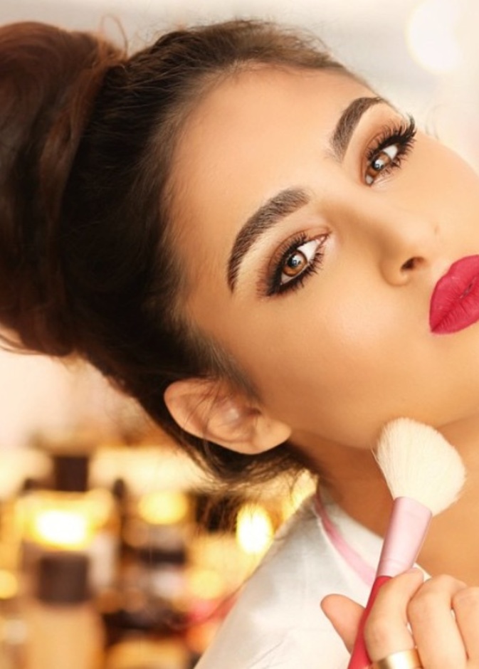 لحظات وضعك للمكياج