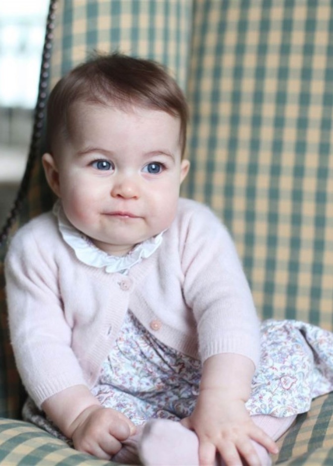 الأميرة تشارلوت صورة طبق الأصل من والدتها