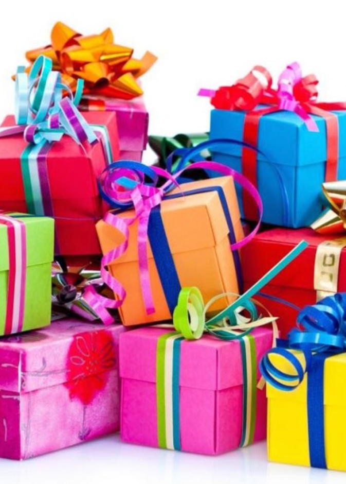هدايا للطفلة والأم والأب 