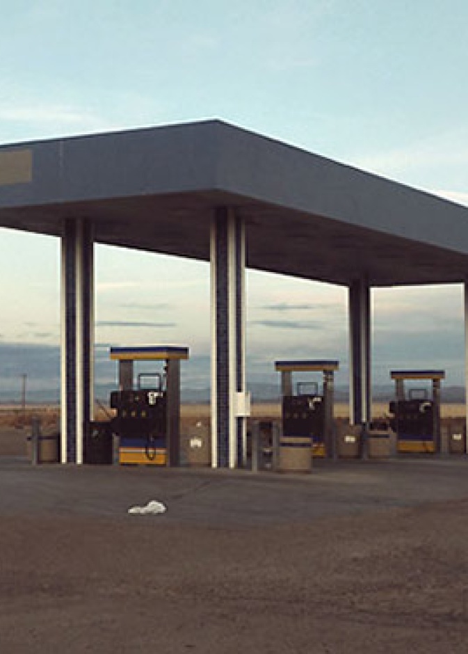 فيديو.. سعودي يحرق محطة وقود بجواله