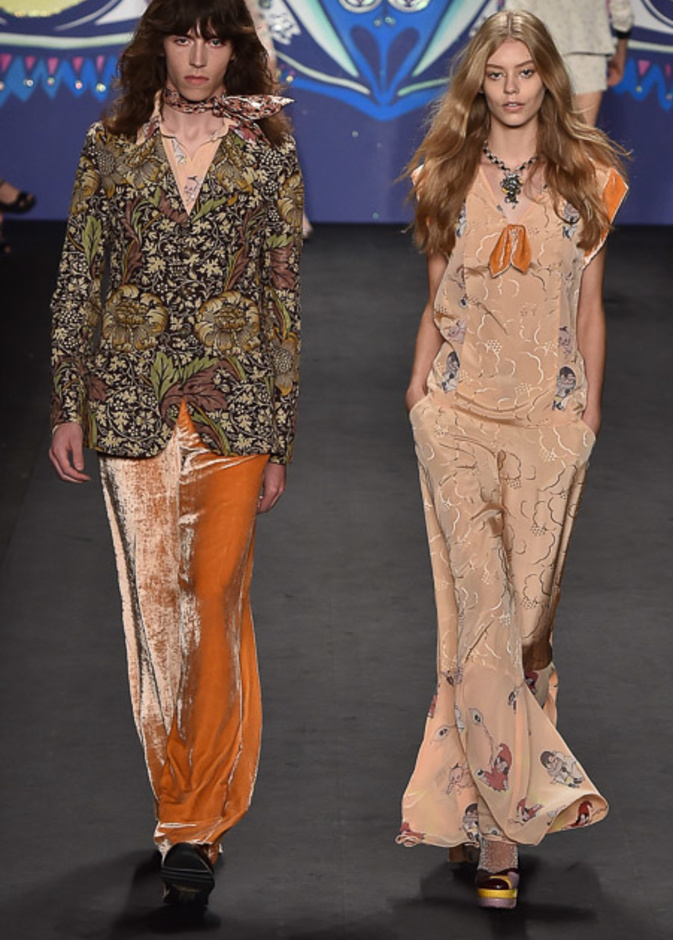 مجموعة Anna Sui جنون الطبعات "الهيبية"