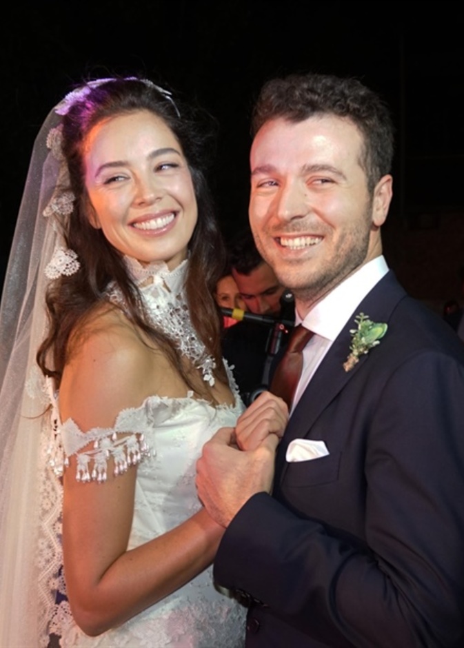 زفاف أزرا أكين