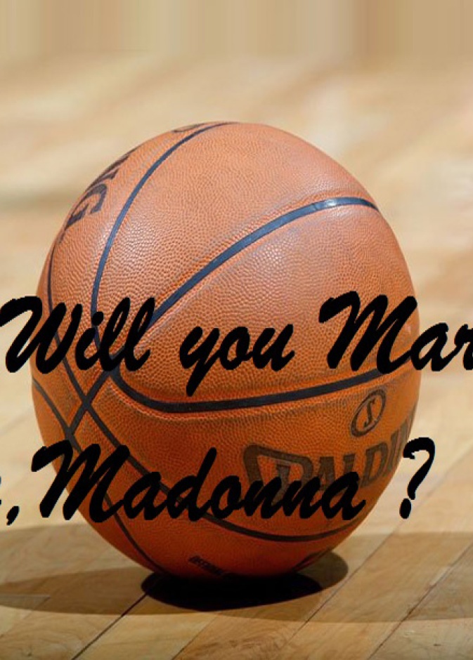 بالفيديو: لبناني يطلب يد حبيبته في مباراة نهائي السلة