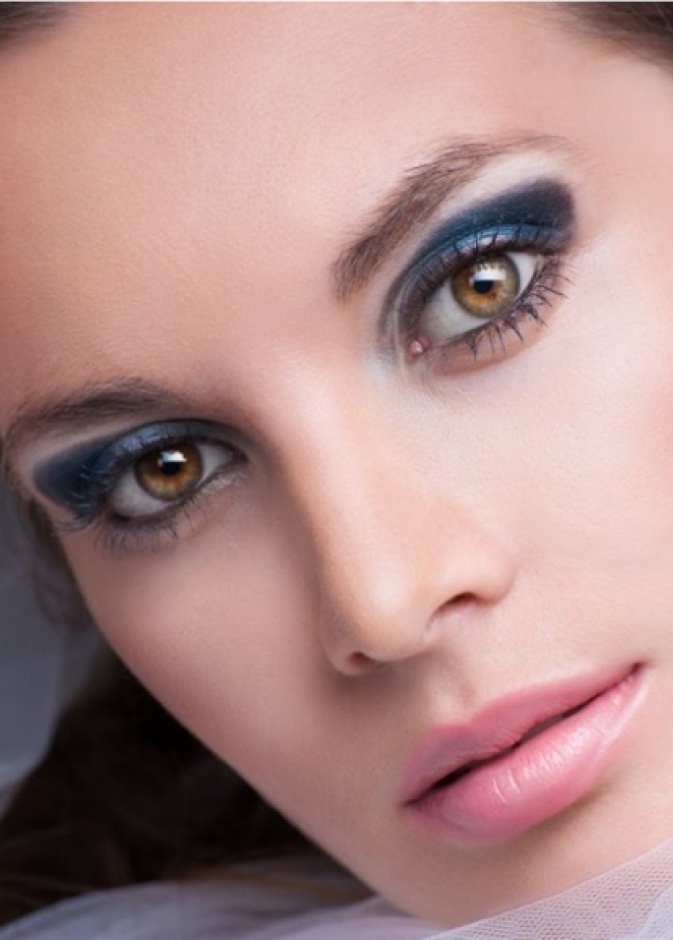 الظلال الزرقاء مناسبة للعروس البيضاء