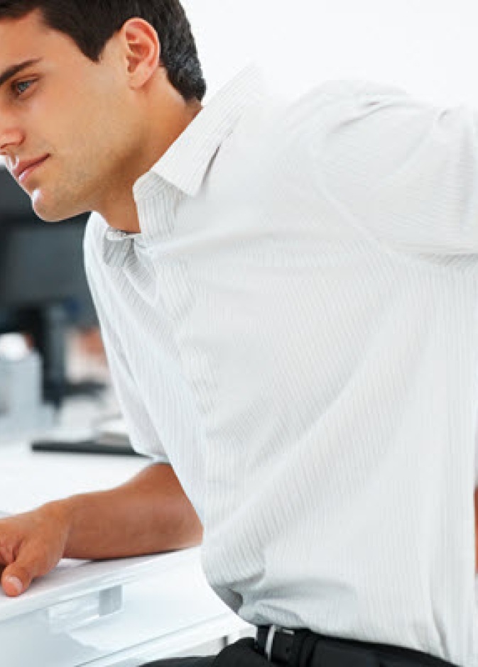 يتعرض الرجل لمشاكل صحية عديدة خلال العمل