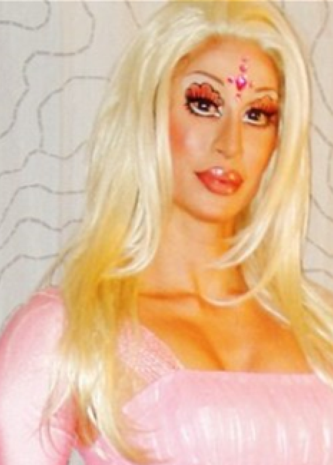 أميركي ينفق 150 ألف دولار ليتحول إلى دمية