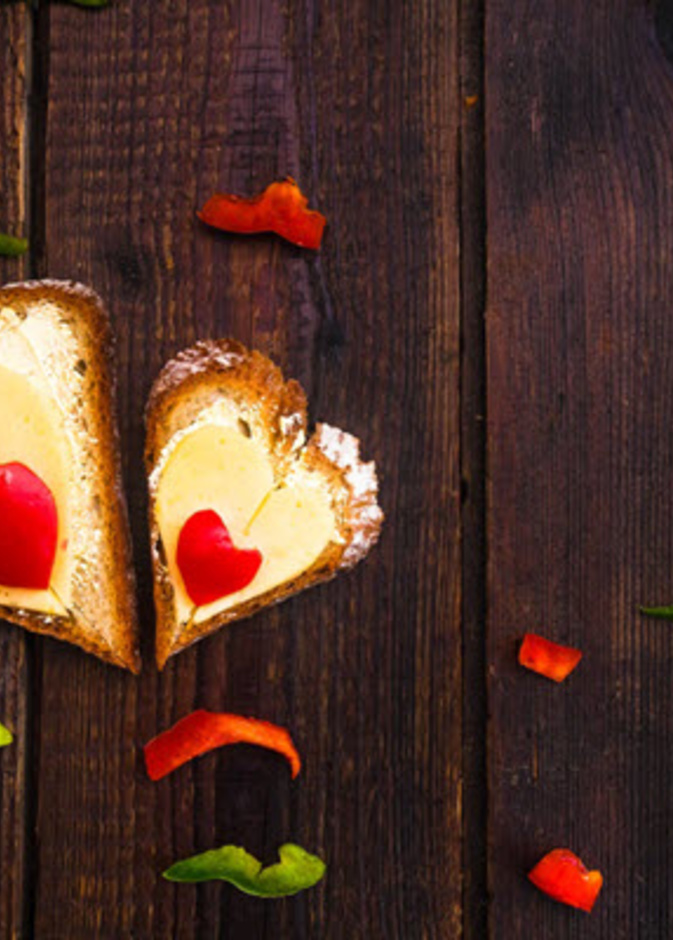 افكار لعمل فطور رومانسي في عيد الحب