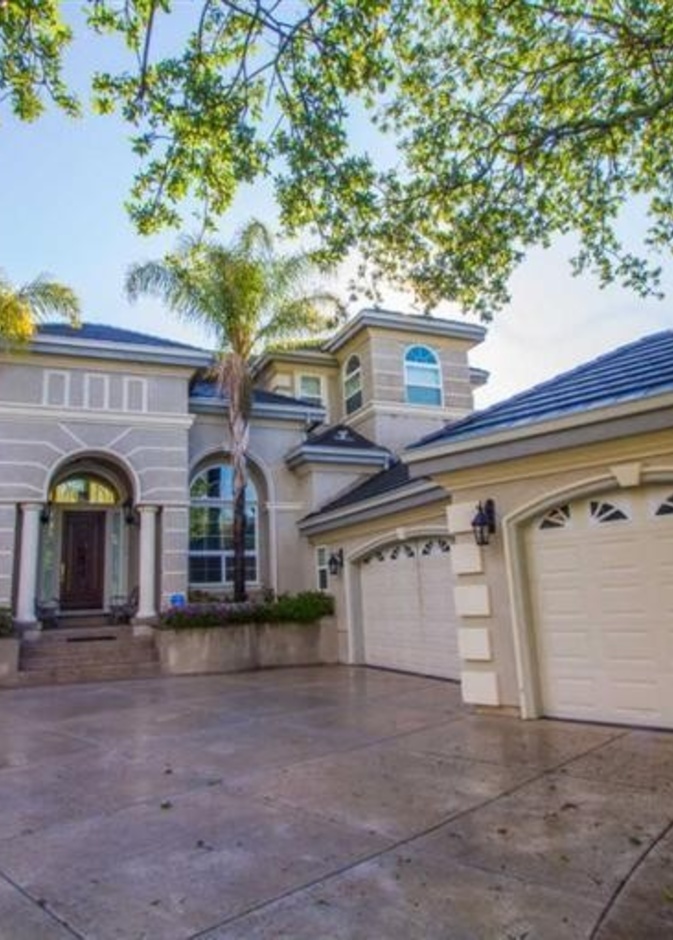 ماكس أزريا يطرح منزله للبيع بـ7 ملايين دولار 