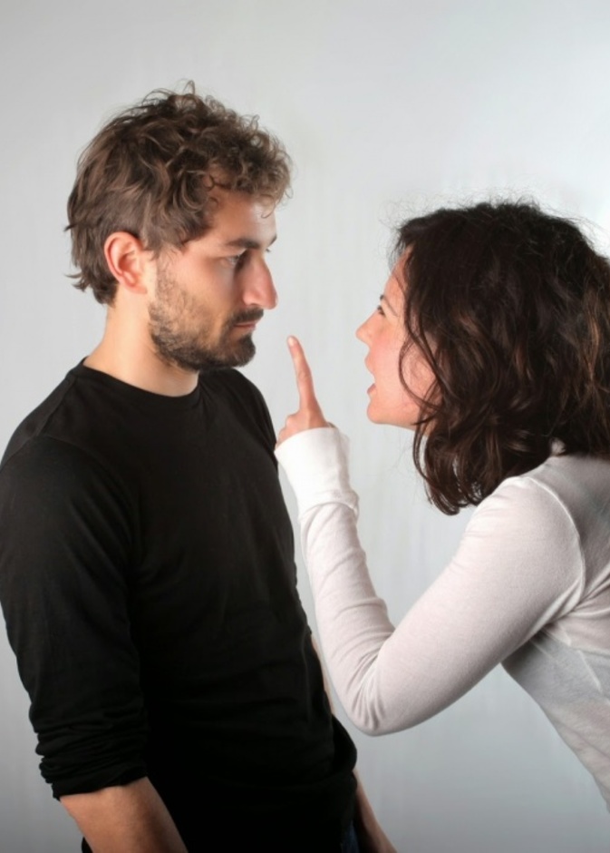 بالفيديو: "علقة سخنة" لـ4 شباب تحرشوا بالفتاة الخطأ