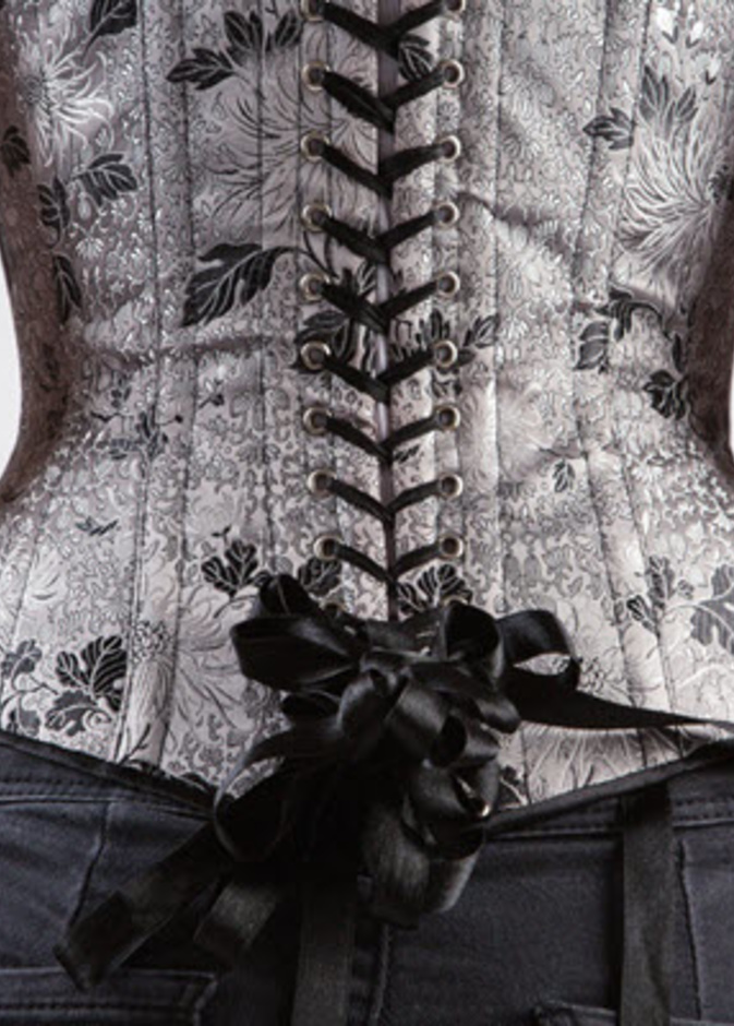 اضرار ارتداء الكورسيه لتنحيف دهون البطن