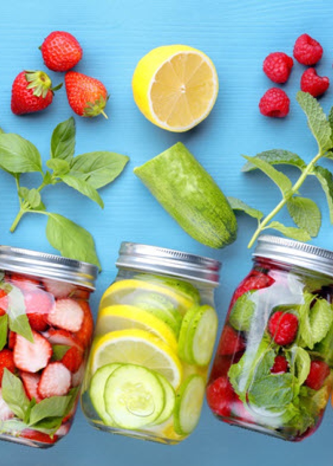 الماء المنكه بالفواكه يسيطر على الجوع و يساعد في تخفيف الوزن