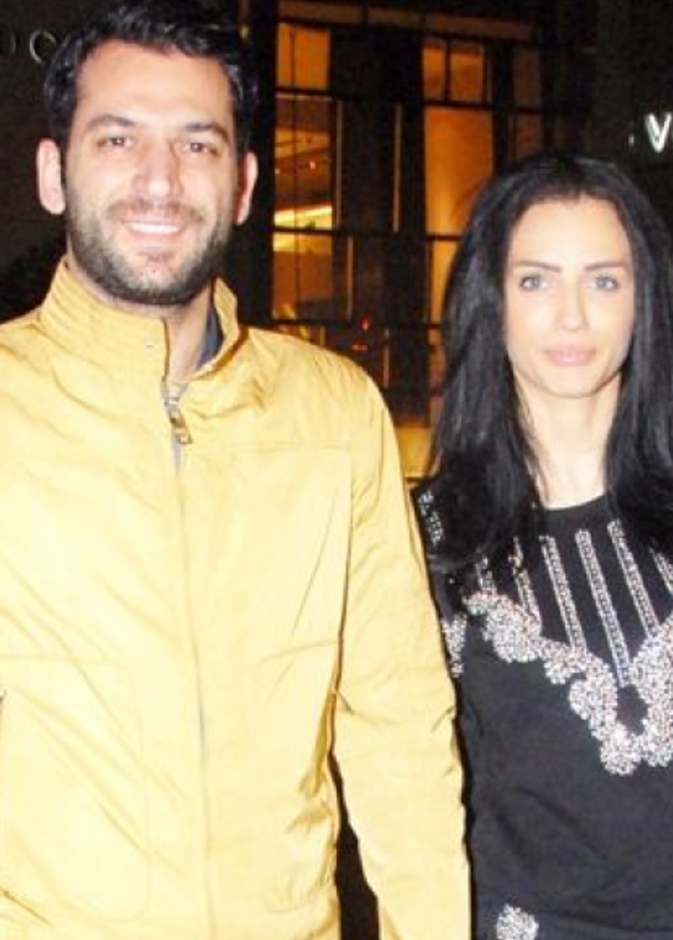 مراد يلديرم وزوجته ايمان الباني لدى وصولهما المغرب