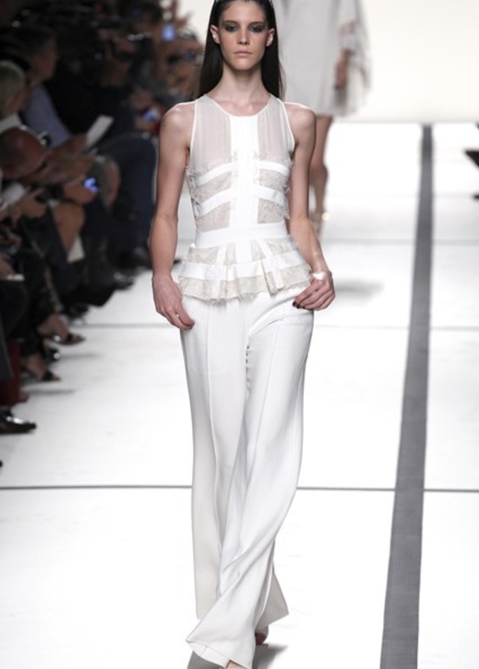 ايلي صعب : حديقة من الدانتيل تخطف الانفاس..