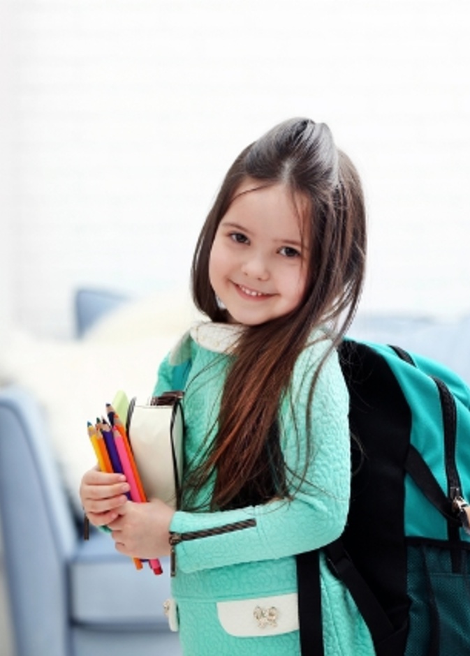 العودة للمدارس .. ماهي مواصفات الحقيبة المدرسية المناسبة للطفل؟ 