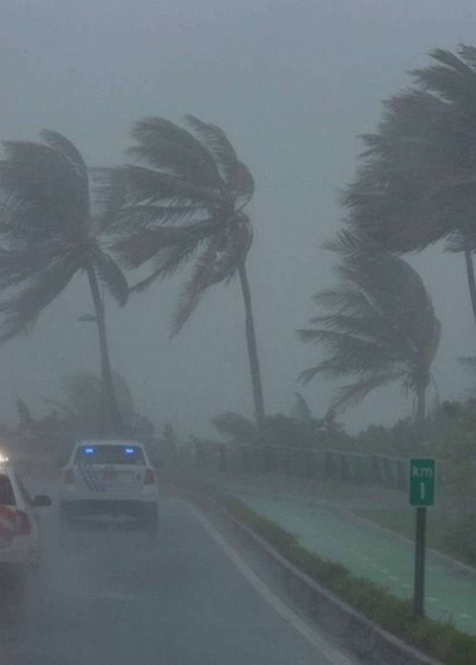 الاعصار ايرما يقطع الكهرباء وخدمة الهاتف المحمول عن هافانا