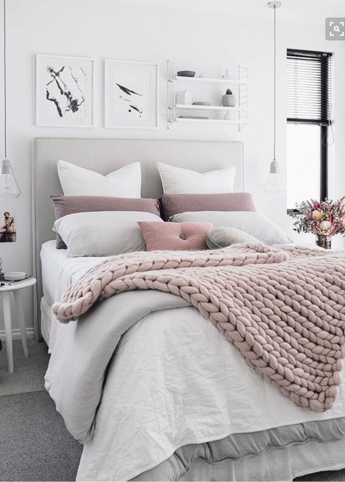 مفرش صيفي باللون الابيض