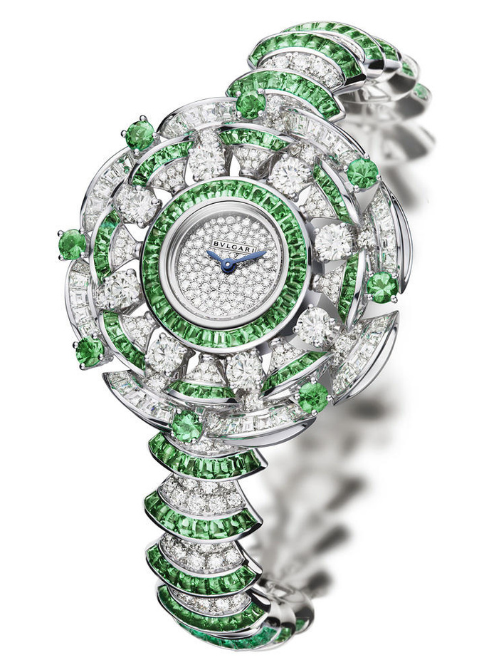 ساعة شوبارد من الزمرد والماس وجلد التمساح