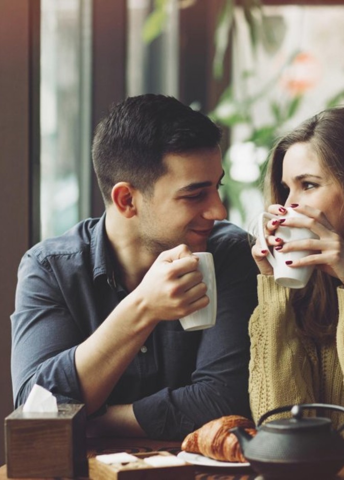 علاقات عاطفية كبيرة نتج عنها زواج وتكوين عائلة جميلة