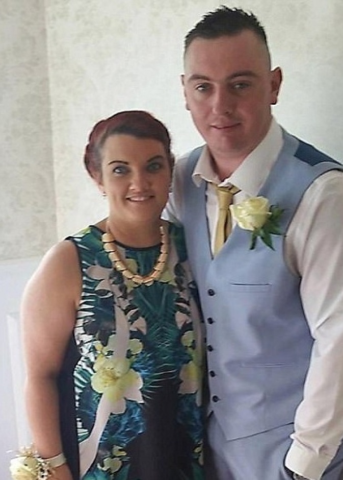 العروس اعطت العريس واصدقائه بطاقات صعود وهمية