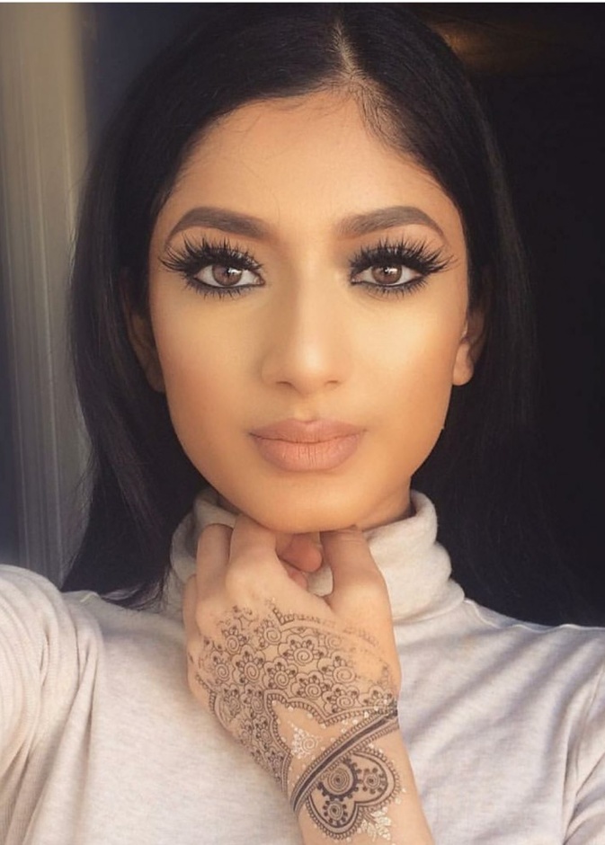 زيني يديك بنفشات الحنة الحمراء الطبيعية