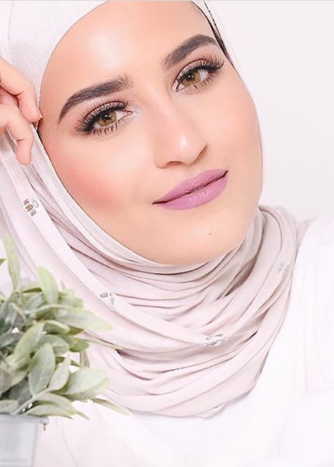 يجب تنظيف البشرة يوميا لإزالة المكياج