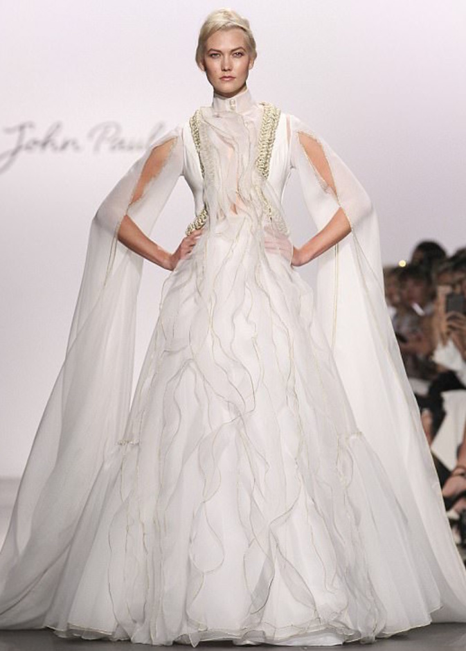 فستان زفاف من John Paul Ataker