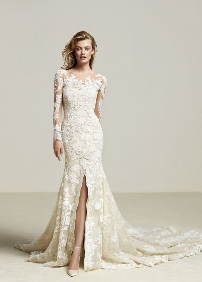 فستان زفاف من John Paul Ataker