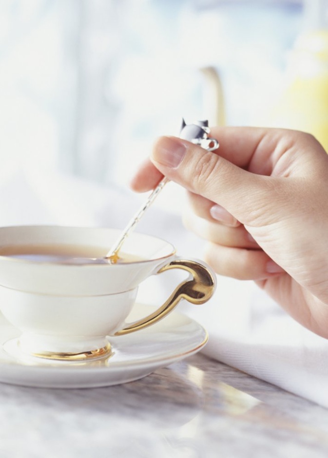 تناول الشاي الاخضر يرفع معدل حرق الدهون في الجسم.