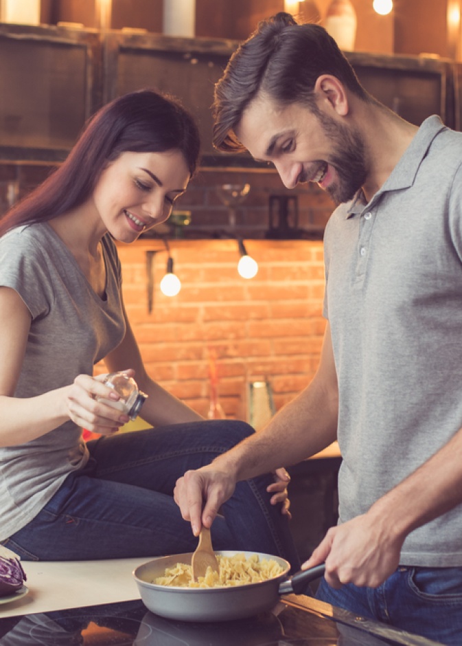 خذ على عاتقك تحضير بعض الوجبات لها