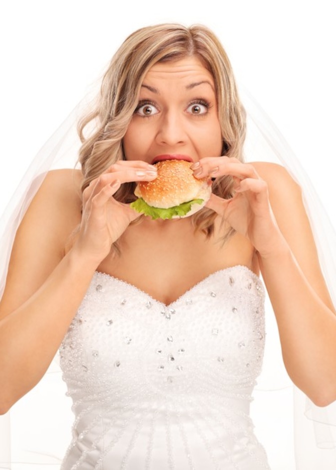 يجب على العروس تجنب بعض الاطعمة لانها تُشعرها بالجوع