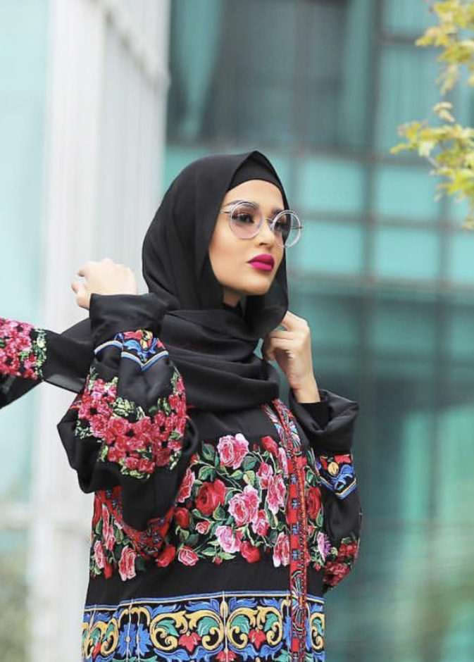 نظارات شمسية تناسب عباءتك الملونة