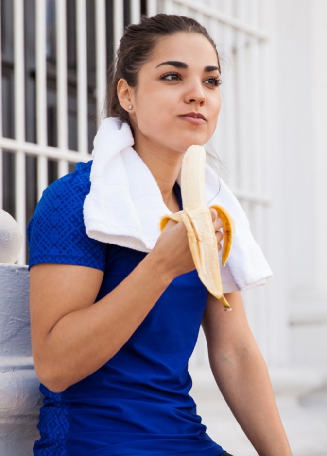 يعمل الموز على زيادة قوة العضلات و يمنع تشنجها بعد التمارين الرياضية