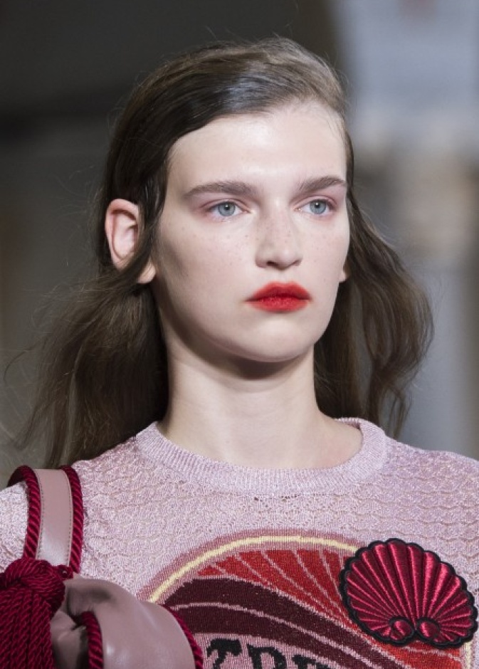 الوان شفايف لماعة بأسلوب دار Elisabetta Franchi