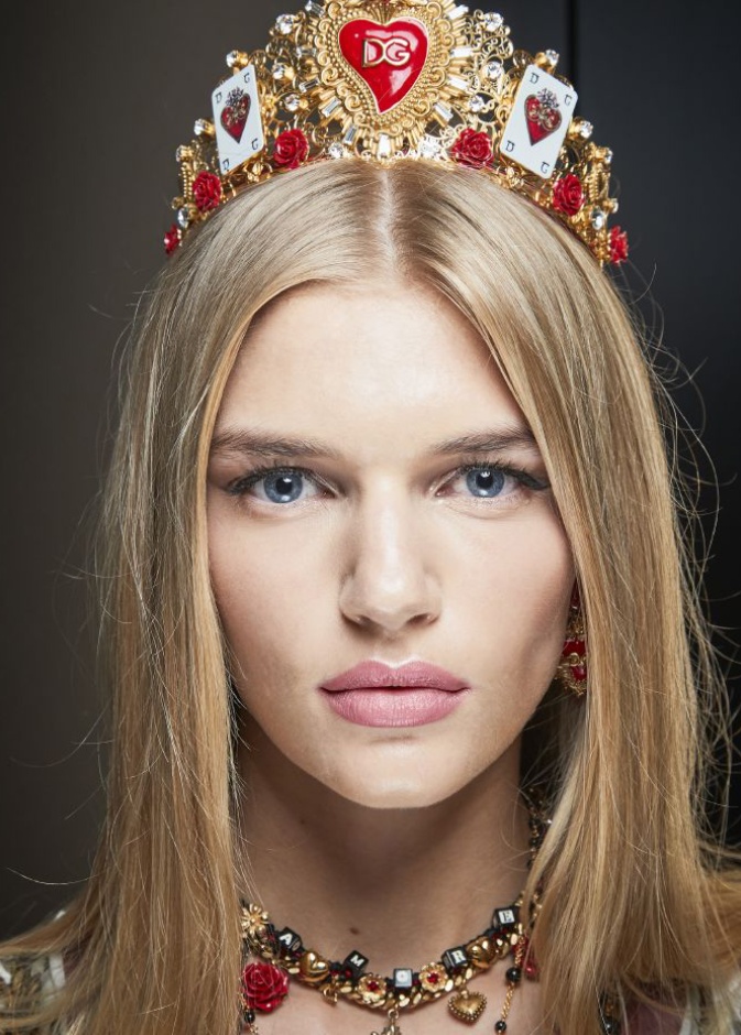 خلف كواليس DOLCE&GABBANA ماكياج يعكس أنوثة مرهفة