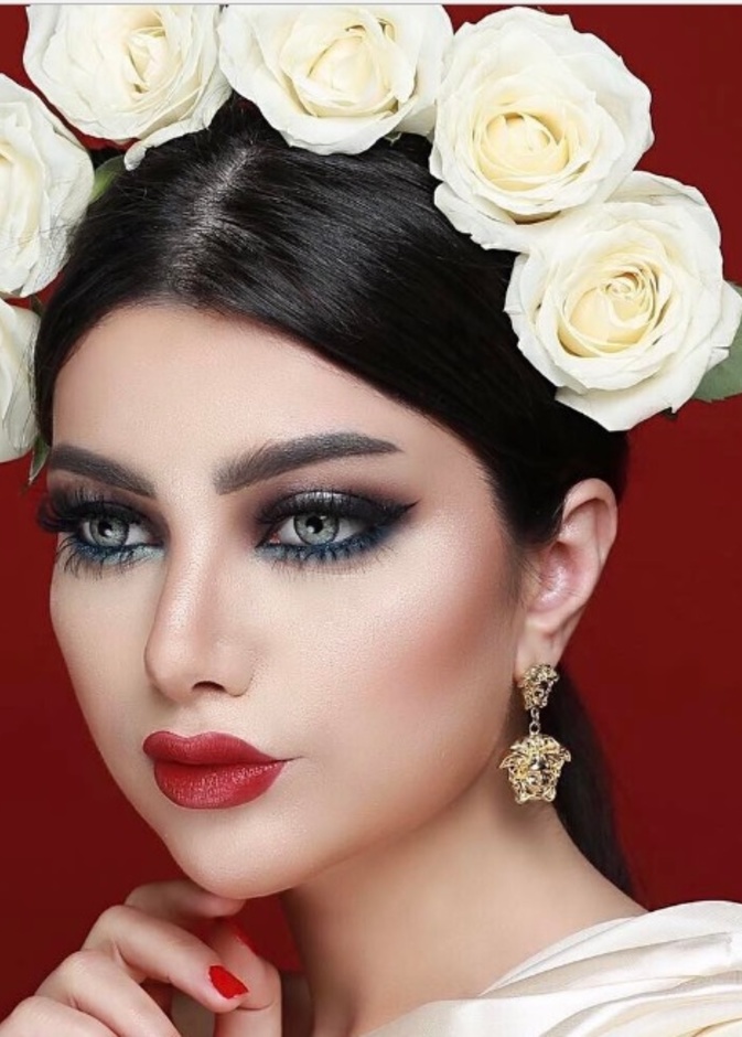 مكياج ناعم مع الآلينر الامع من منى النعمان