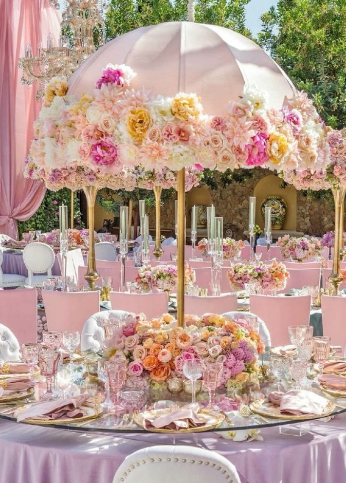 راعي مكان الزفاف و الألوان المحيطة قبل اختيار انواع الورود