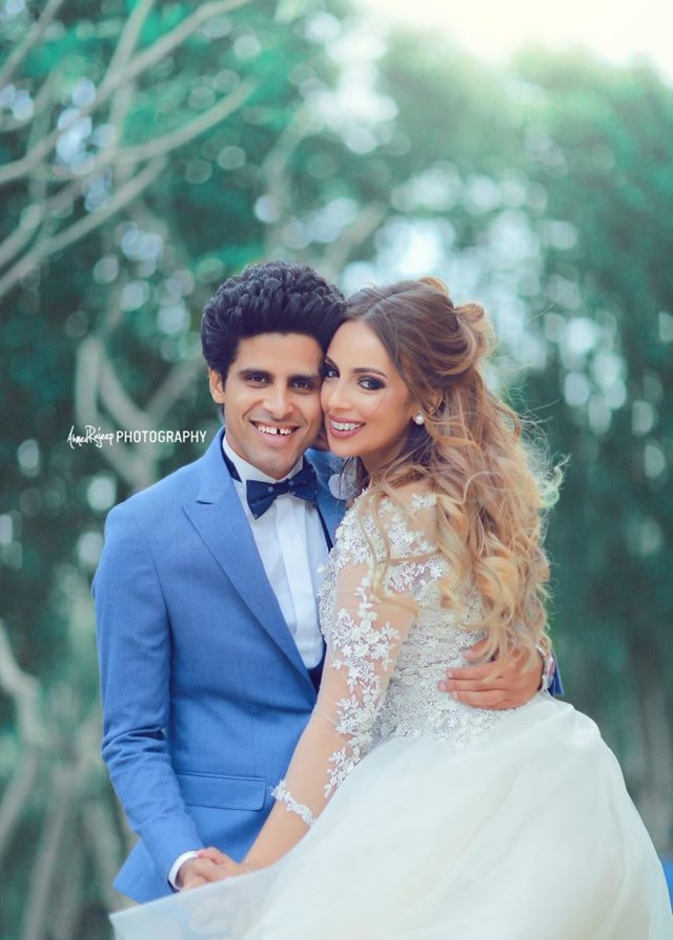 العروسان المرغني وعبدالفتاح بجلسة تصوير رومانسية