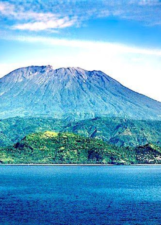 فرار عشرات الآلاف من جزيرة بالي خوفا من انفجار بركان جبل أجونج