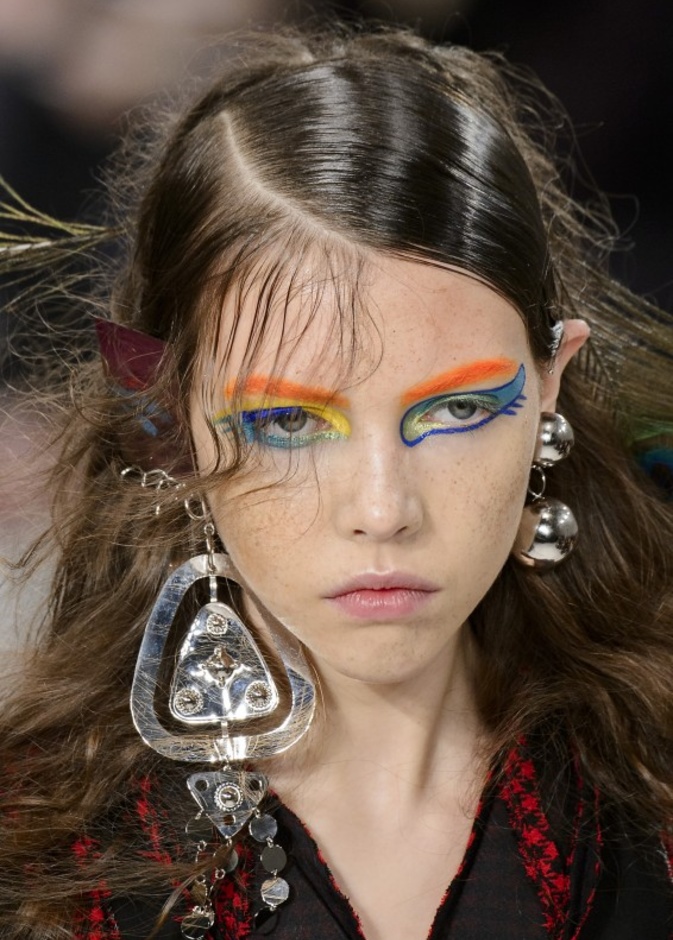 ظلال عيون مختلفة ومتناقضة في عرض Antonio Marras لخريف وشتاء 2018